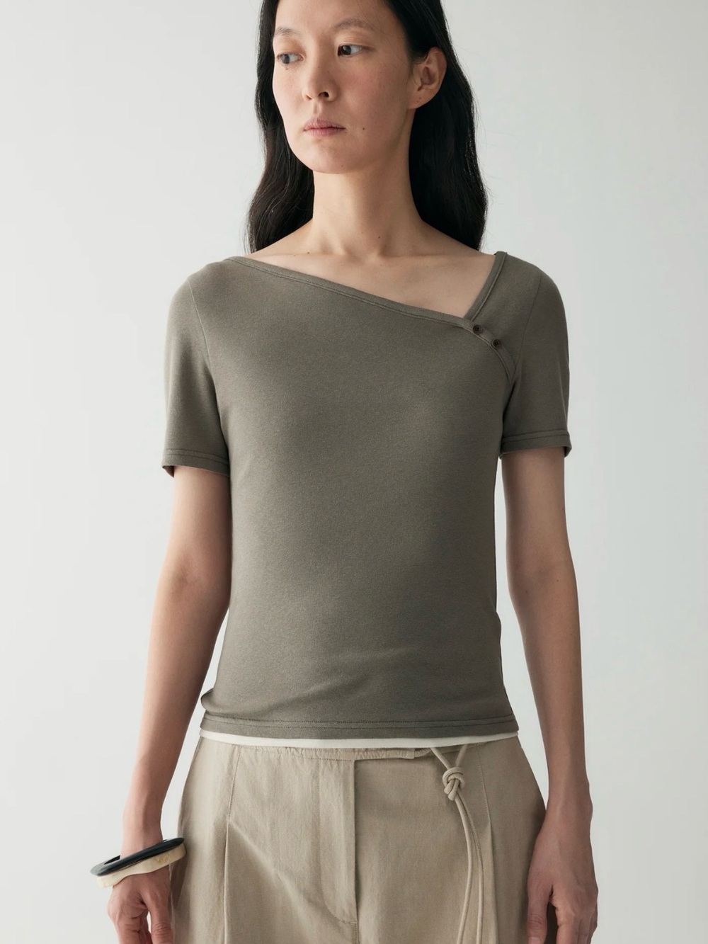 INSIS FEMME Asymmetric Short Sleeve Tee in Olive